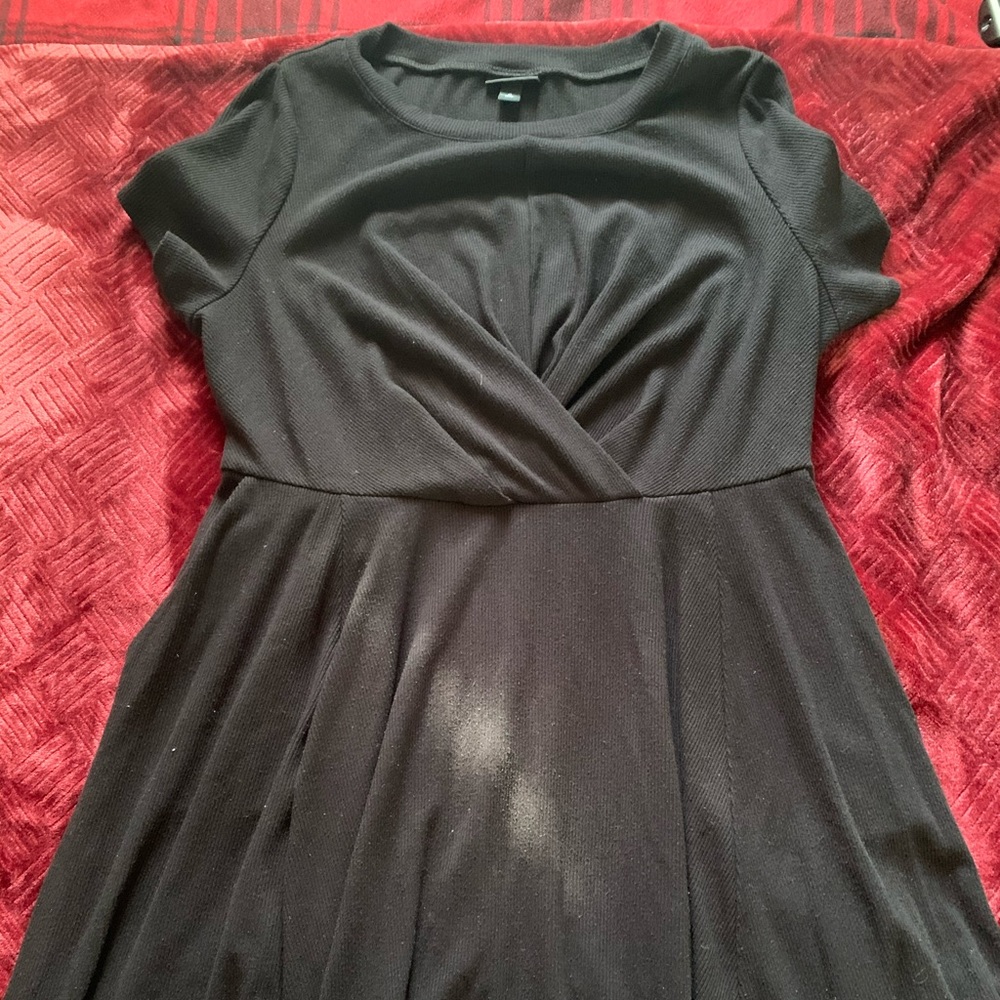 Black knot short sleeve dress